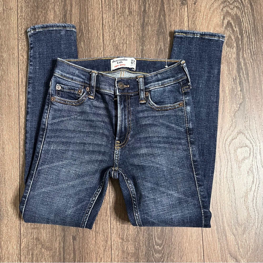 Super skinny jeans in a dark blue wash, great quality.